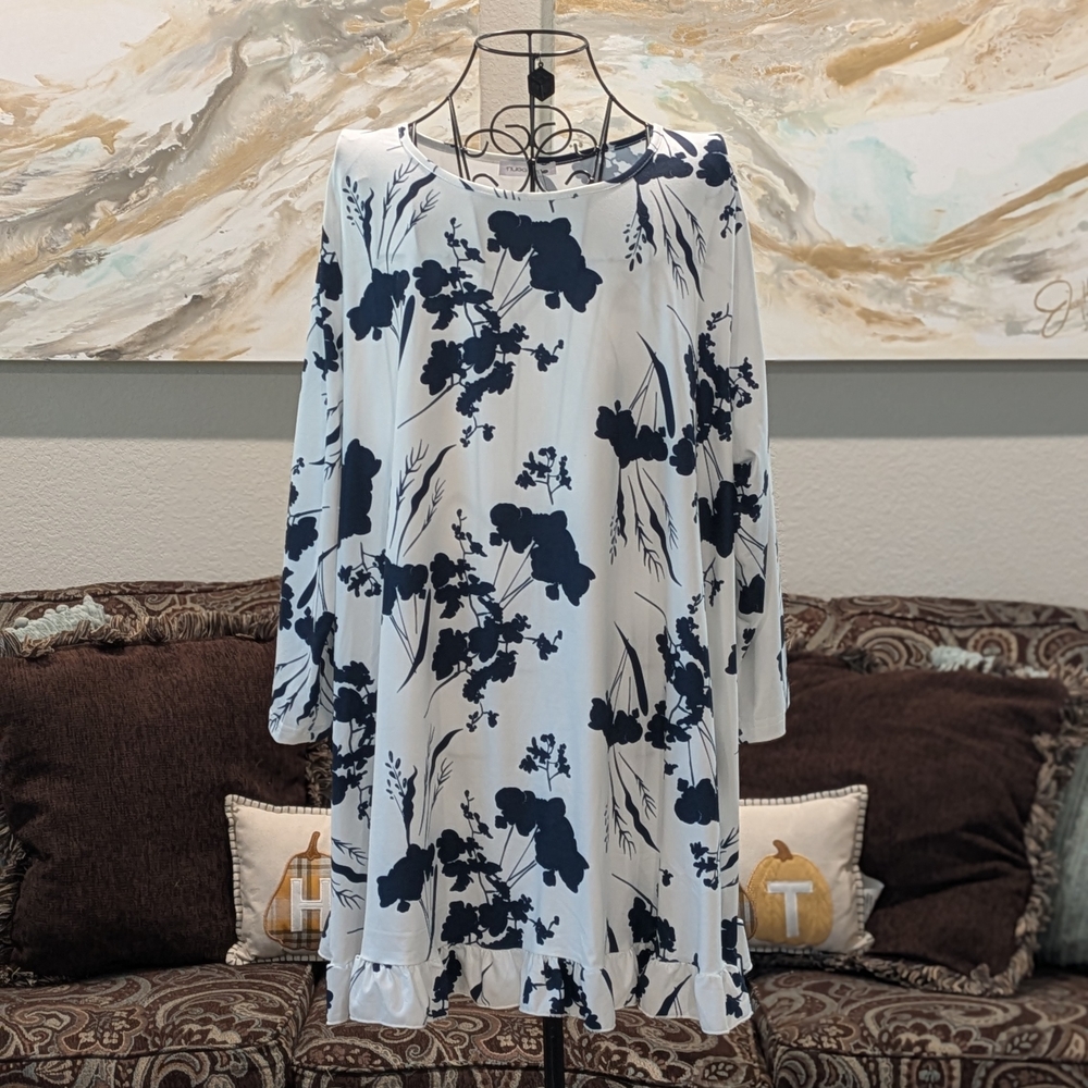 NWT Floral Print Top